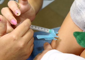 Com 1,2 milhão de doses aplicadas, Paraná reforça chamada para vacinação contra gripe