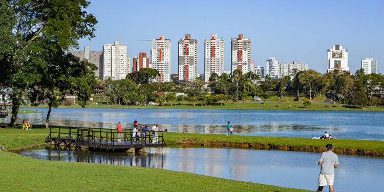Gangorra nas temperaturas: semana de tempo estável antecede frente fria no Paraná