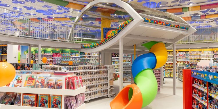 Maior loja de brinquedos de Curitiba terá ação especial com LEGO e Hot Wheels