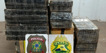 PMPR e PF apreendem embarcação com 655 quilos de maconha em Foz do Iguaçu