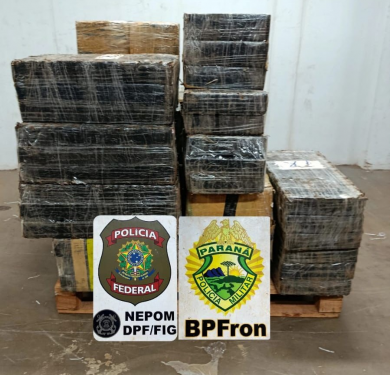 PMPR e PF apreendem embarcação com 655 quilos de maconha em Foz do Iguaçu