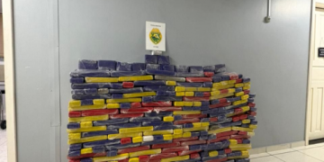 Polícia Militar apreende mais de 380 quilos de maconha após abordagem na BR-277