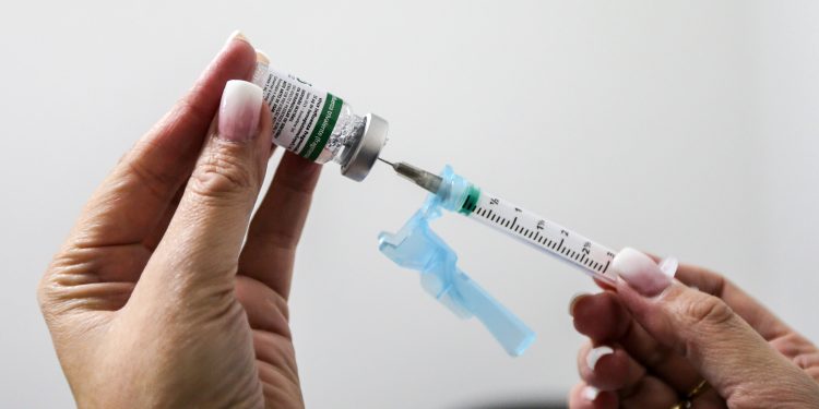 Vacinação contra a gripe continuará no Paraná para atingir grupos prioritários