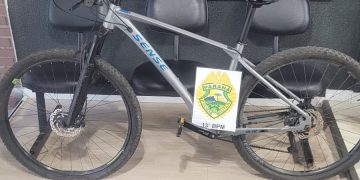 Adolescente ligado à “Gangue da Correntinha” é apreendido com bicicleta furtada em Curitiba