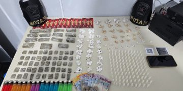 ROTAM apreende adolescente com centenas de porções de drogas prontas para venda no Parolin