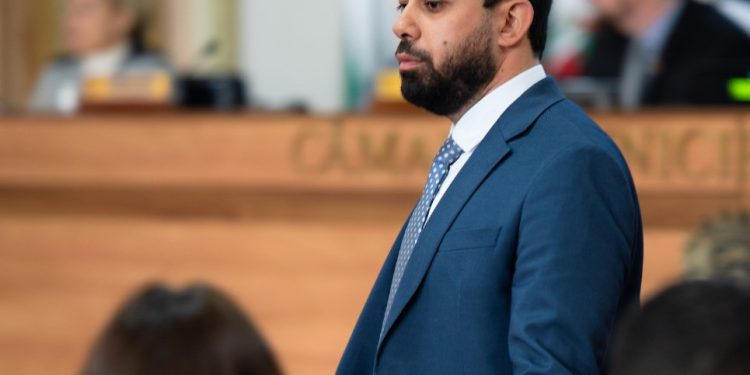 Câmara de Curitiba abre processo de cassação contra Lórens Nogueira