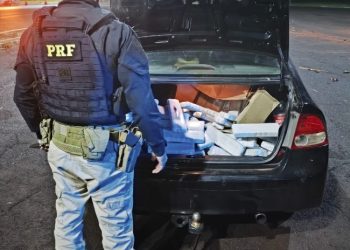 PRF apreende mais de 116 quilos de maconha, prende dois e apreende adolescente