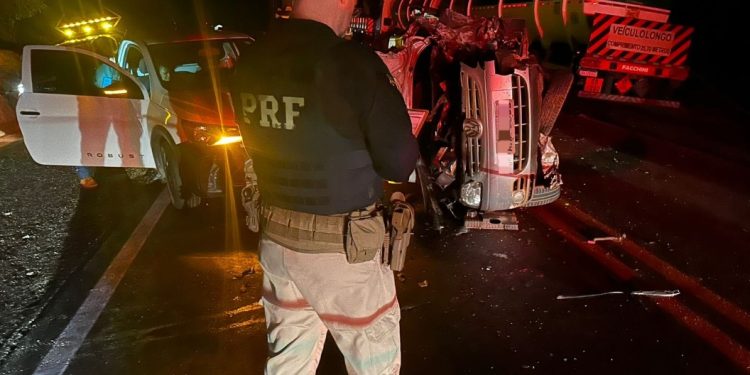 Ultrapassagem em local proibido termina em tragédia e deixa três mortos na BR-376