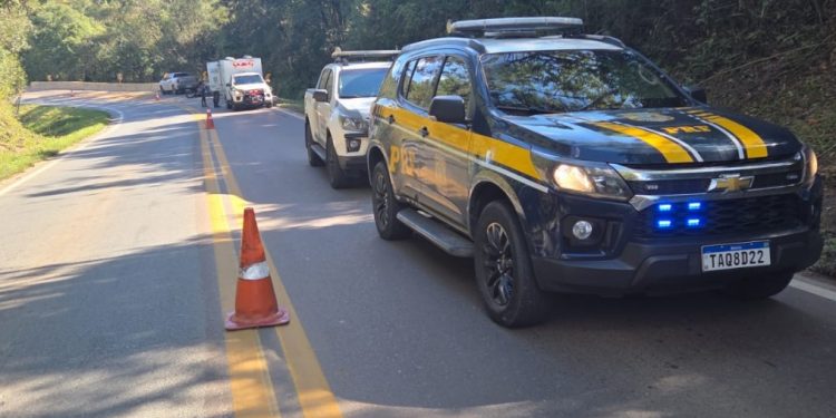 Motociclista morre em colisão frontal com caminhonete na Estrada da Ribeira