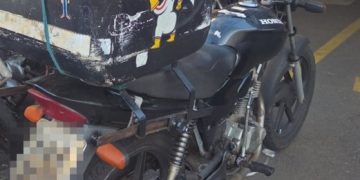 Homem é preso com motocicleta furtada e diz ter comprado veículo por anúncio na internet