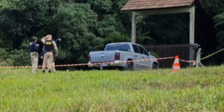 Empresário é encontrado morto a tiros dentro de caminhonete na BR-376