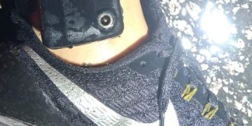 Indivíduo tornozelado que estava furtando comércio tenta tomar arma de policial durante abordagem, é baleado na perna e morre no hospital