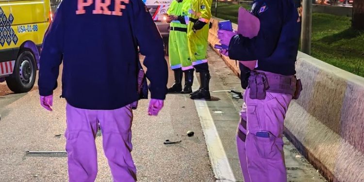 Motociclista morre após ser atingido por carro na BR-277; motorista é levado à DEDETRAN por suspeita de embriaguez
