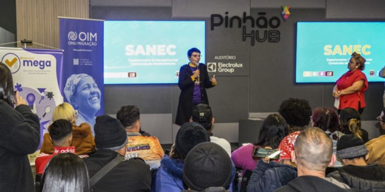 Migrantes terão capacitação gratuita sobre pequenos negócios com apoio de tradução em cinco idiomas