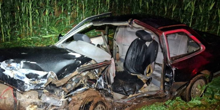 Jovem de 24 anos e passageira de 18 morrem em grave acidente na PR-538