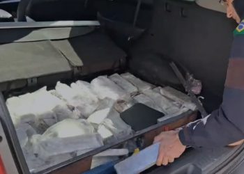 PRF apreende 212 quilos de maconha escondidos em compartimentos secretos durante atendimento de acidente