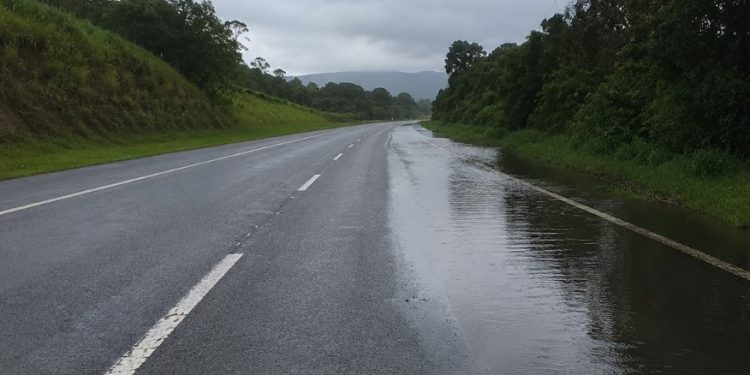 Motorista que aquaplanou na PR-151 consegue na Justiça indenização pelos danos ao veículo