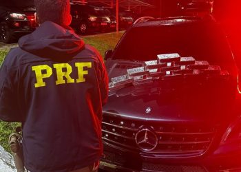 PRF apreende 16 quilos de crack em fundo falso de carro paraguaio na BR-277