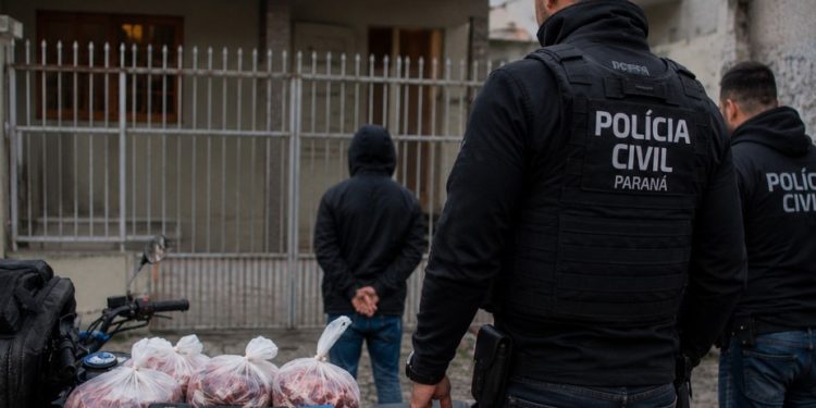 Polícia prende indivíduo que roubava dados bancários durante entregas de produtos em Curitiba