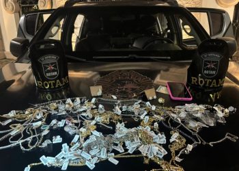 ROTAM recupera joias roubadas de joalheria no Shopping Crystal, em Curitiba