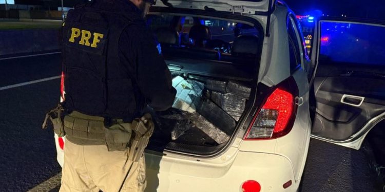 PRF apreende mais de 340 quilos de maconha e prende casal em Cascavel