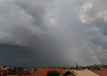 Após tempestades com raios e granizo no Paraná, semana segue chuvosa no Oeste e Sudoeste
