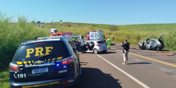 Colisão frontal na BR-369 deixa dois mortos e três feridos graves