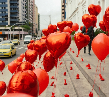 Shopping Curitiba celebra o Dia dos Namorados com decoração temática e Mil Delícias da Kopenhagen