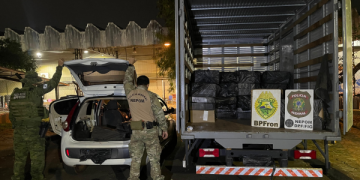 PMPR e PF apreendem 4 mil pacotes de cigarros contrabandeados em Foz do Iguaçu