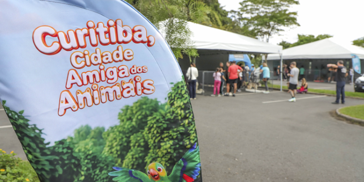 Sábado tem Amigo Bicho com Cãominhada e microchipagem no Parque Barigui