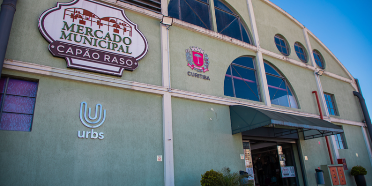 Mercado Capão Raso tem programação especial de férias com parque de infláveis, pipoca e vacinação