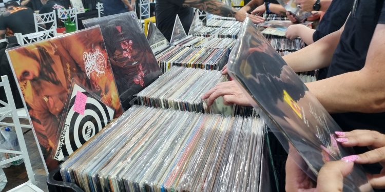 Sábado é dia de 4ª feira CWB Vinil Project