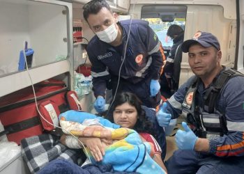 Bebê nasce dentro de ambulância do SAMU durante transporte para hospital em Curitiba