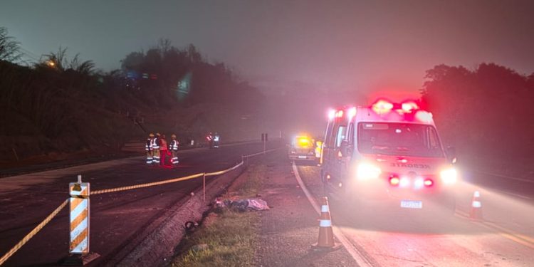 Motociclista morre após colisão frontal com carreta no Contorno Norte, na Grande Curitiba