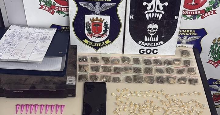 Guarda Municipal prende suspeito e apreende centenas de porções de drogas no Pinheirinho