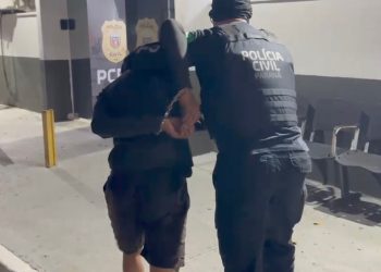 Polícia Civil prende cinco suspeitos durante operação contra roubos de veículos em Curitiba