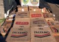 Ação integrada encontra caminhão abandonado com carga de 20 mil pacotes de cigarros contrabandeados
