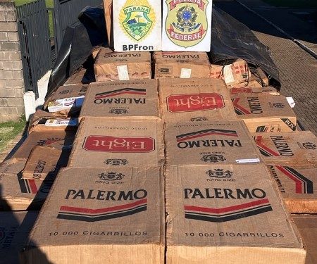 Ação integrada encontra caminhão abandonado com carga de 20 mil pacotes de cigarros contrabandeados