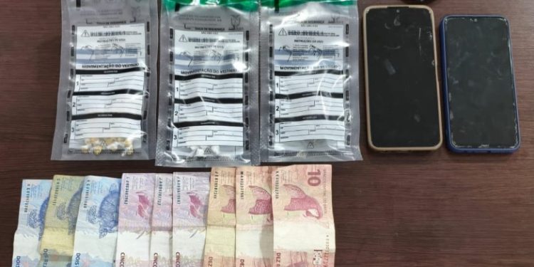 Polícia Civil prende mulher e apreende adolescente por tráfico de drogas em Fazenda Rio Grande