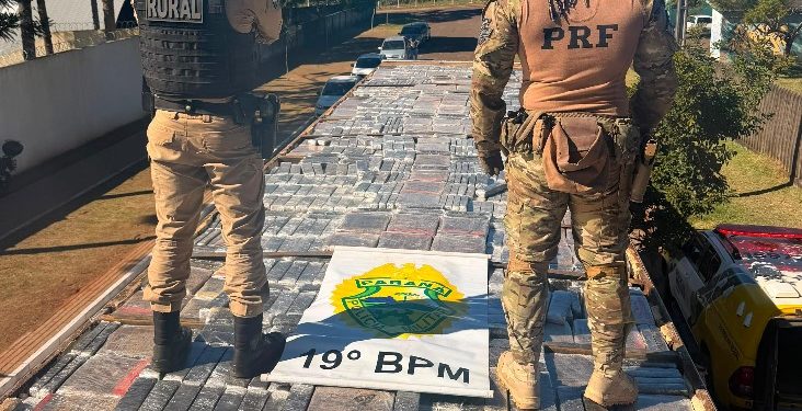 PRF e PM apreendem 2,6 toneladas de maconha escondidas em caminhão