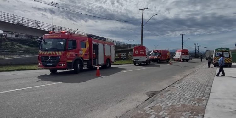 Mulher é atropelada na marginal da BR-116 em Quatro Barras