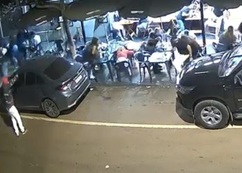 Adolescente de 15 anos se apresenta à polícia e confessa ataque que matou duas pessoas em Campo Mourão