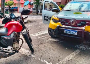 Motocicleta com 568 multas e mais de R$ 112 mil em débitos é apreendida pela PM