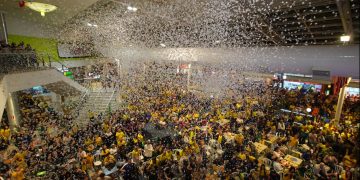 Shopping Estação transmite a grande final da Copa em telão gigante e com chuva de figurinhas