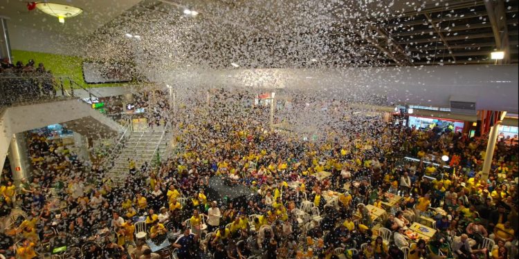 Shopping Estação transmite a grande final da Copa em telão gigante e com chuva de figurinhas
