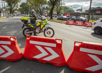 Duas corridas de rua alteram o trânsito na manhã de domingo