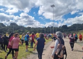 Caminhada da Sustentabilidade promove educação ambiental em visita guiada ao Jardim Botânico de Curitiba