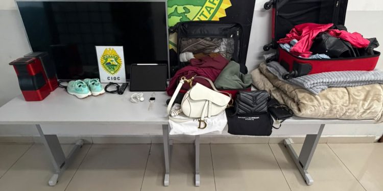 Indivíduo é preso e CIOC recupera diversos objetos furtados de residência em Curitiba