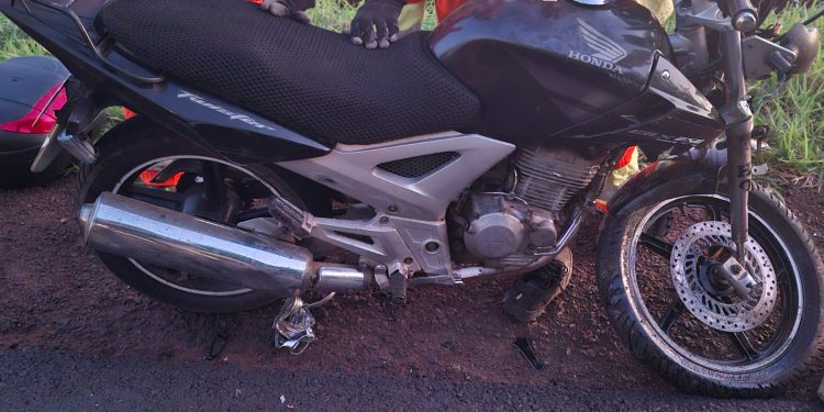 Motociclista morre após colidir na traseira de caminhão na PR-218