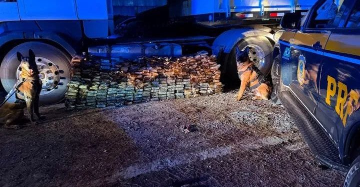 PRF apreende quase 300 quilos de cocaína escondidos em tanque de carreta na Grande Curitiba